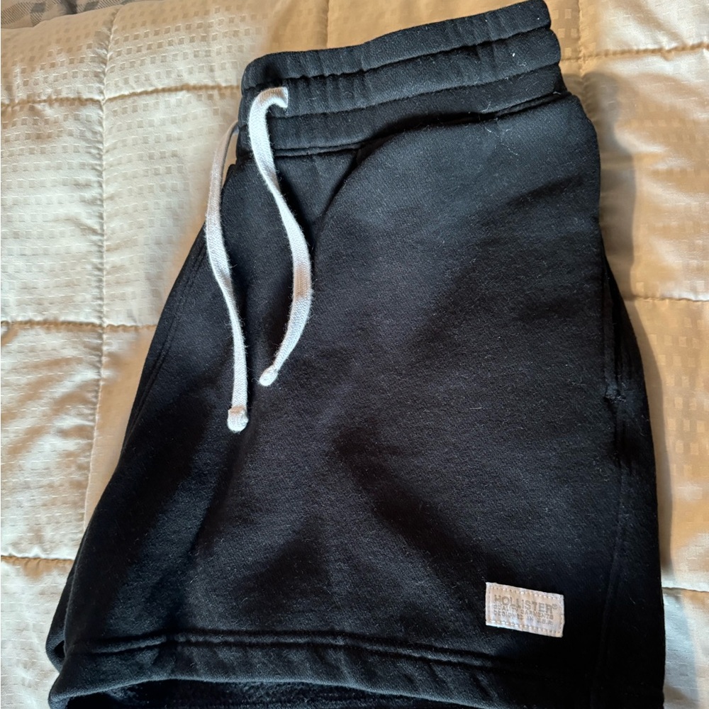 Hollister men’s black shorts size small